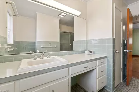 Bath - 4620 Sherrills Ford Rd, Salisbury, NC 28147 photo 1 of 2