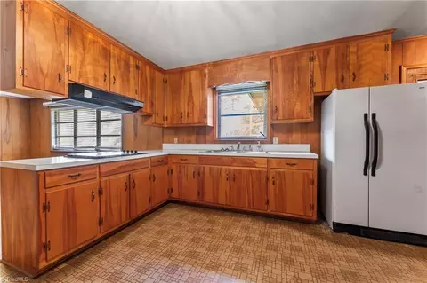 Kitchen - 4620 Sherrills Ford Rd, Salisbury, NC 28147 photo 2 of 4