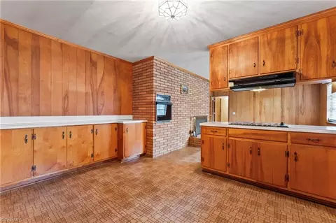 Kitchen - 4620 Sherrills Ford Rd, Salisbury, NC 28147 photo 3 of 4