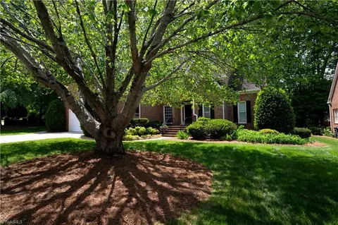 1 Regal Ct, Greensboro, NC 27410