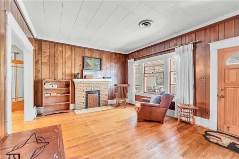 Living - 1112 Hamilton St, High Point, NC 27262 photo 3 of 4