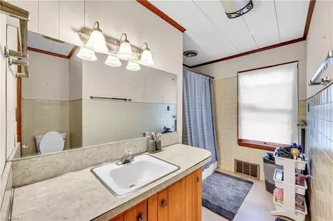 Bath - 1112 Hamilton St, High Point, NC 27262 photo 1 of 1