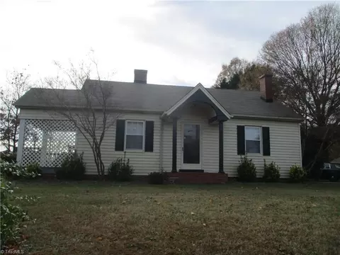 5112 Friendly Rd, Walkertown, NC 27051