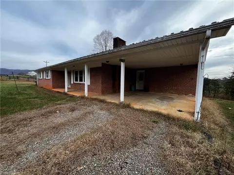 115 Poor Mans Trl, Lowgap, NC 27024 photo 33