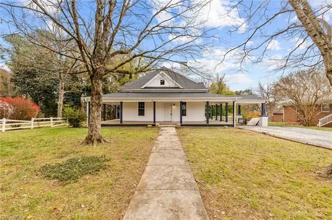 328 Raleigh Ave E, Liberty, NC 27298
