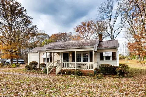 992 Brooklyn Avenue Ext, Ramseur, NC 27316