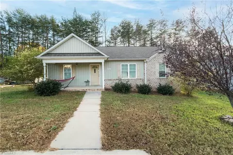 3316 Ridgewood Place Dr, Winston Salem, NC 27107