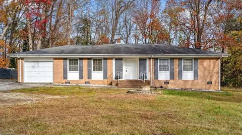 3208 Woodview Dr, High Point, NC 27265