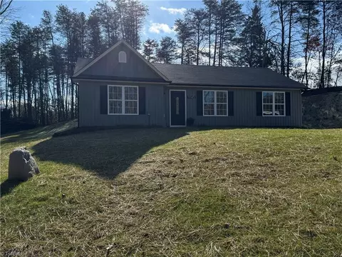 1145 Luke St, King, NC 27021