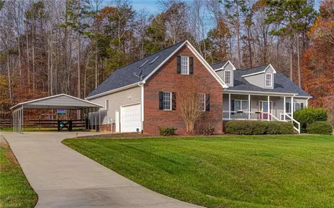 1979 Willow Chapel Ct, Pleasant Garden, NC 27313