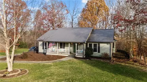 310 Creekside Ln, Lexington, NC 27295