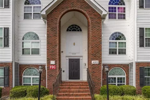4305 Timberbrooke Dr #2D, Greensboro, NC 27409