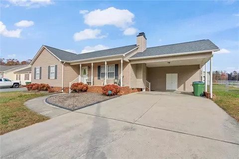 1112 Manorwood Dr, Kernersville, NC 27284