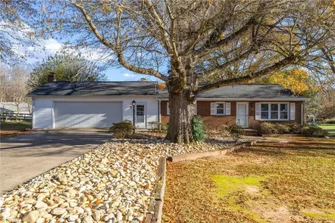 1289 Micol Ln, Kernersville, NC 27284