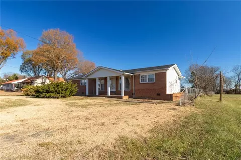 476 Cascade Ave, Eden, NC 27288