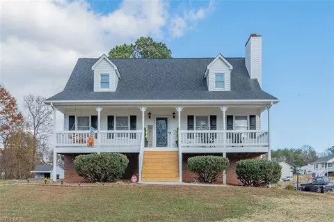108 Fox Chase Ct, Lexington, NC 27295