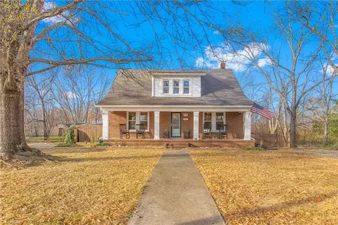 1605 Meadow Rd E, Eden, NC 27288