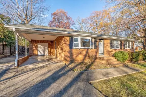 3106 Farmington Dr, Greensboro, NC 27407