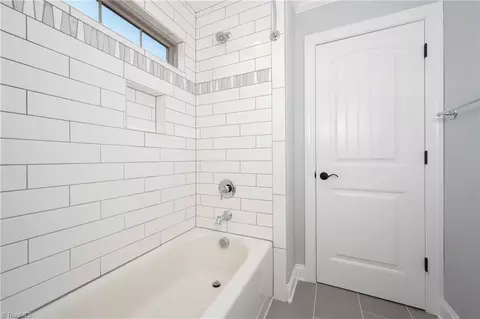 Bath - 2712 Bartlett Ln, Clemmons, NC 27012 photo 3 of 4