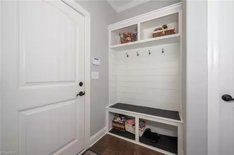 Entry Way - 2712 Bartlett Ln, Clemmons, NC 27012 photo 2 of 4