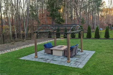Exterior - 2712 Bartlett Ln, Clemmons, NC 27012 photo 3 of 6