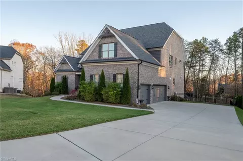 Exterior - 2712 Bartlett Ln, Clemmons, NC 27012 photo 2 of 6