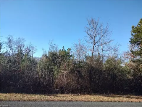 108 Harborgate Dr, Denton, NC 27239