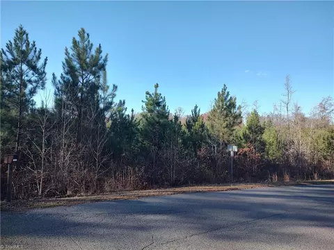 138 Harborgate Dr, Denton, NC 27239
