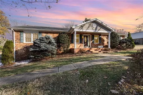 120 Kingston Ave, Kernersville, NC 27284