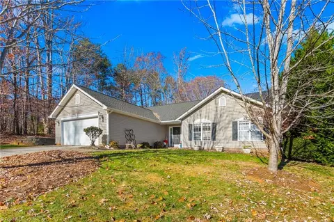 6324 Ridge Haven Rd, Greensboro, NC 27410