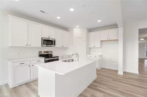 626 Ellabell Dr, Winston Salem, NC 27127