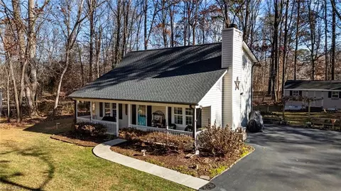 1425 Nix Dr, Lewisville, NC 27023