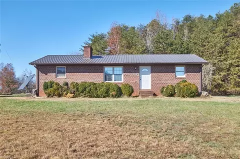 1509 Old Stage Rd, Yadkinville, NC 27055