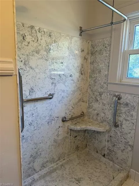 906 Circle Dr, High Point, NC 27262 photo 6
