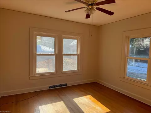 906 Circle Dr, High Point, NC 27262 photo 5