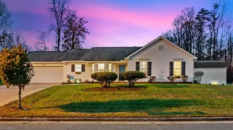 3901 Hunt Chase Dr, Greensboro, NC 27407
