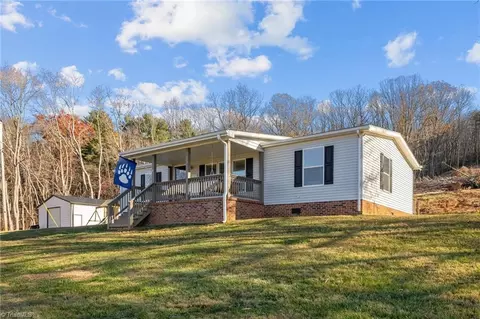 1212 Hooker Rd, Mount Airy, NC 27030