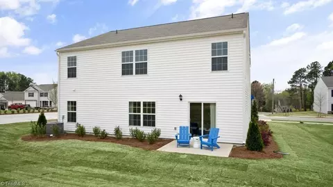 110 Preston Oaks Dr, King, NC 27021 photo 4