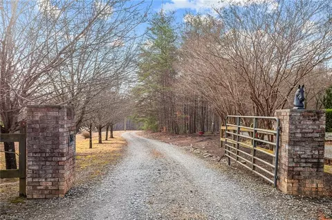 137 Hagler Ln, Elkin, NC 28621