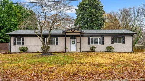 1302 Oak Grove Rd, Winston Salem, NC 27103