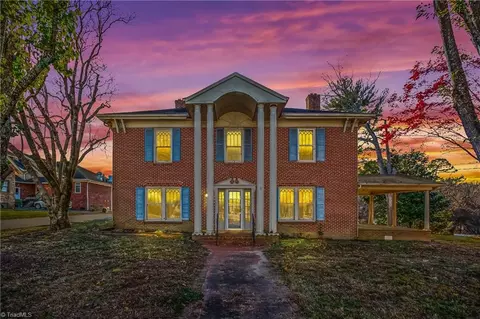 400 Main St, Pilot Mountain, NC 27041