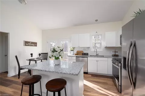 432 Raleigh Ave E, Liberty, NC 27298