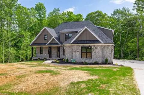 8190 Rob Roy Dr, Summerfield, NC 27358