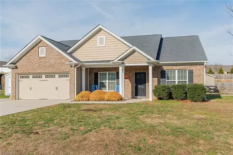 501 Old Cypress Dr, Winston Salem, NC 27127