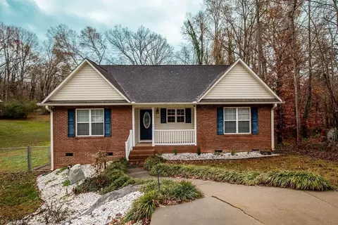 104 Redbud Ln, Randleman, NC 27317