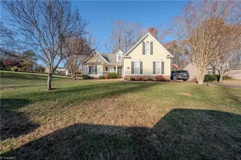 863 Ridge View Ter, Rural Hall, NC 27045