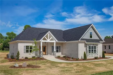 8305 Hunters Dr, Greensboro, NC 27455