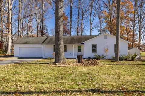 5833 Poppy Seed Dr, Belews Creek, NC 27009