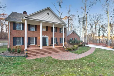 4824 Country Woods Ln, Greensboro, NC 27410