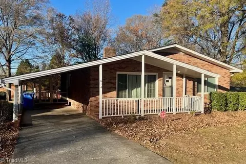 614 Farmwood Dr, Kernersville, NC 27284